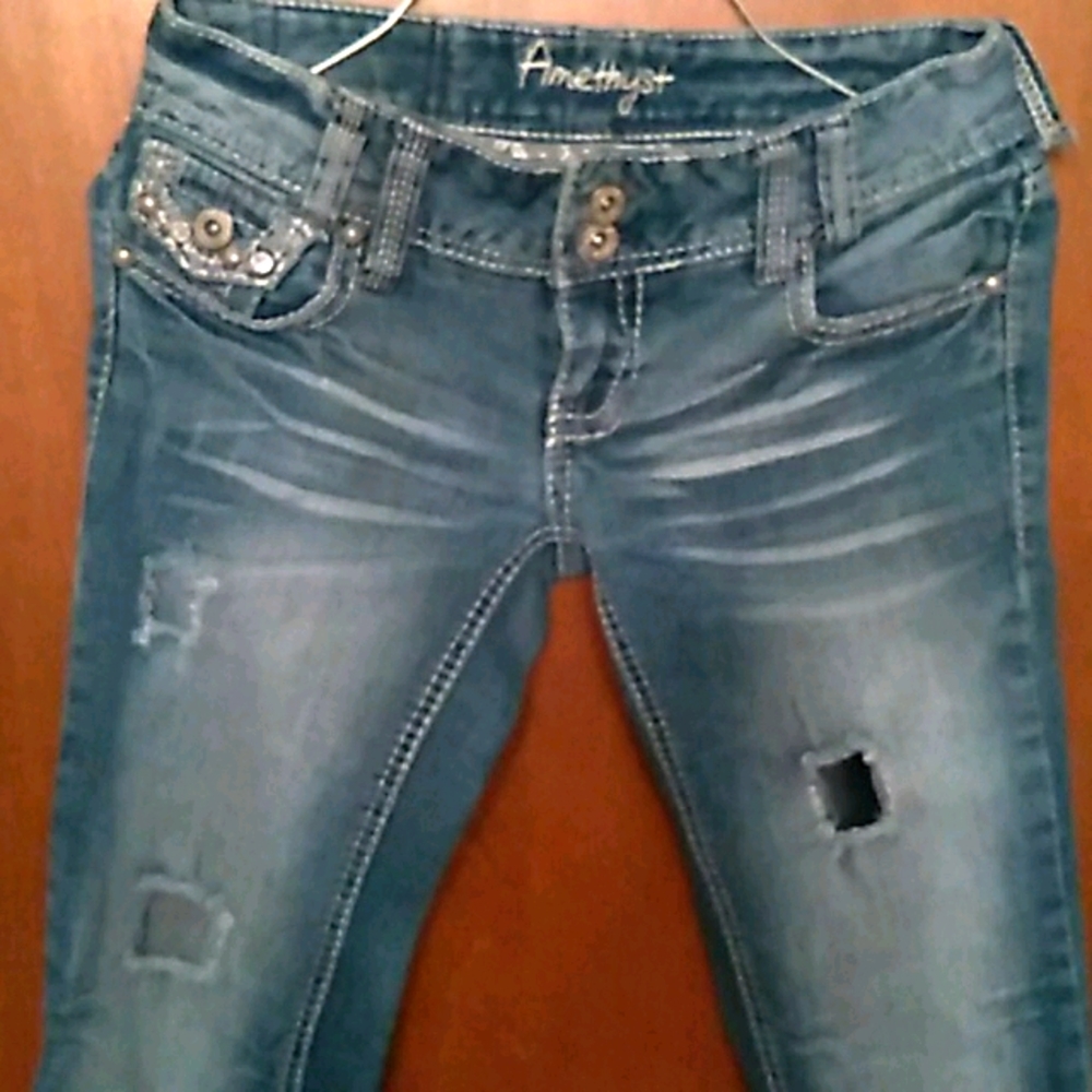 Women's distressed jeans - Picture 1 of 9